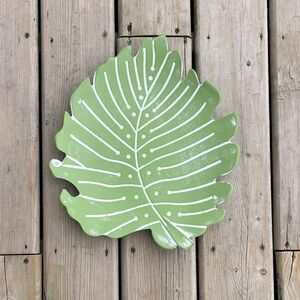 New Ashland Coastal Village Leaf-Shaped Green Decorative Tray